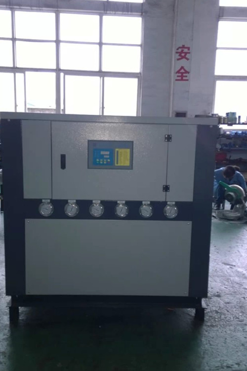 水冷式冷水机图片